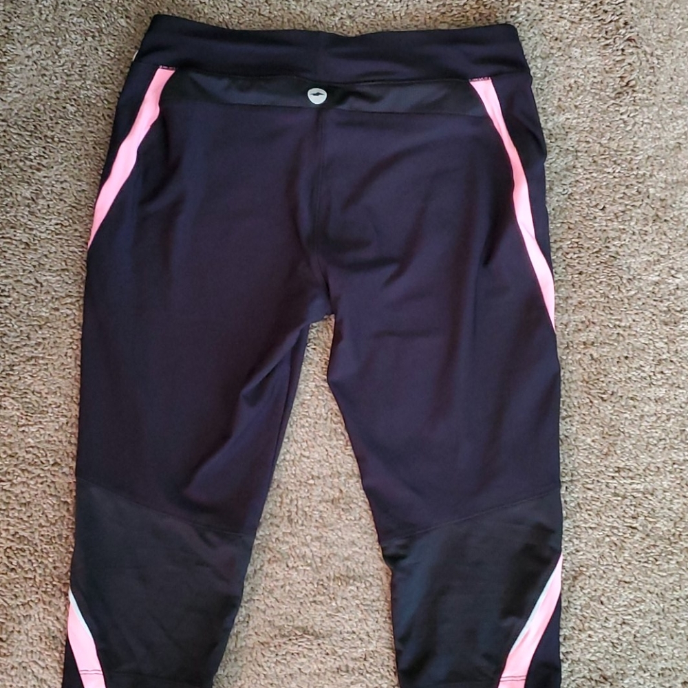 AVIA CAPRIS 💗 - Picture 2 of 3
